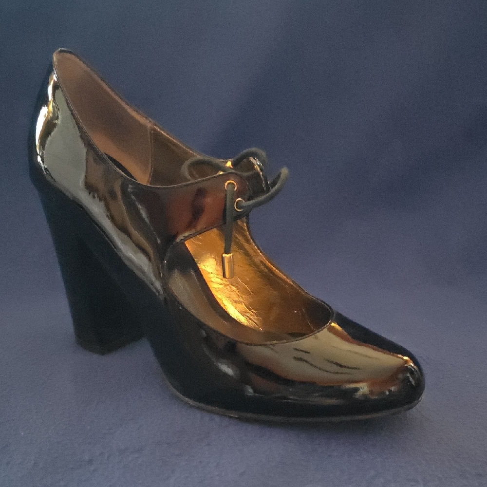Steve Madden Black Heels Sleek Design